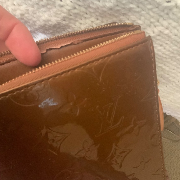 Genuine Louis Vuittion Small Vernis Purse - Picture 15 of 16